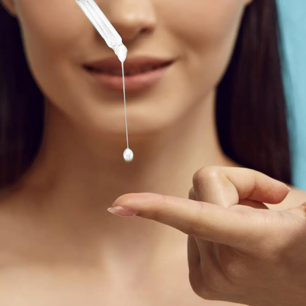 IntimaLAB-siero_filler_glutei-rimpolpante_liftante_push_up-Flacone_30ml-Applicazione_contagocce_donna